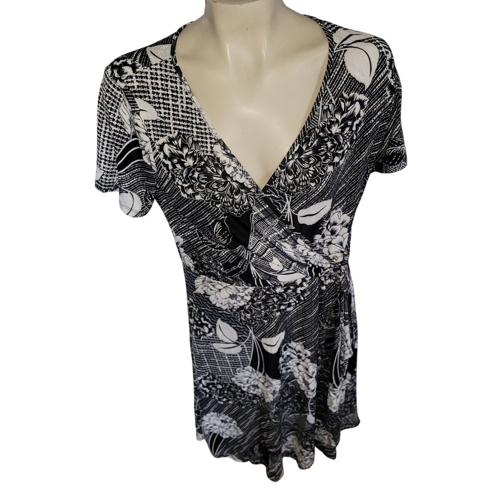 Black & White Floral Wrap‎ Dress By PenSection Concept